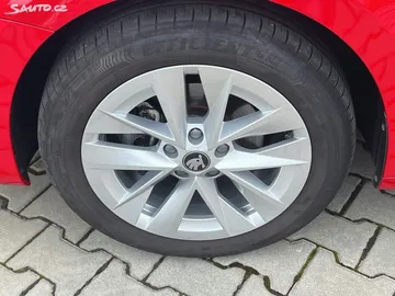 Car image 33