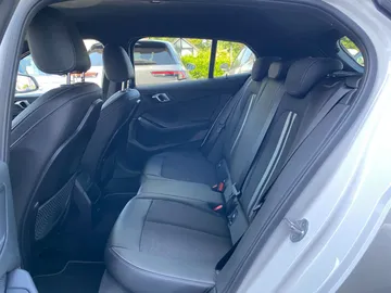 Car image 38