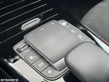 Car image 32