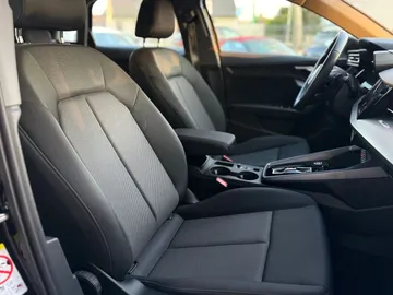 Car image 32