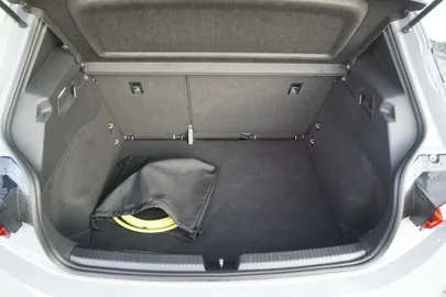 Car image 27
