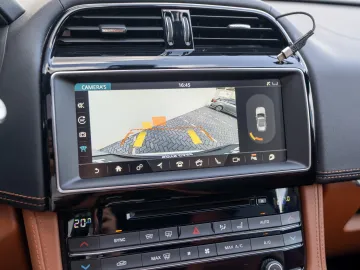 Car image 30