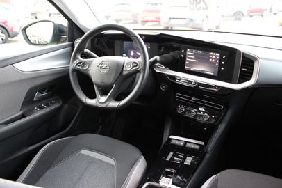 Car image 14