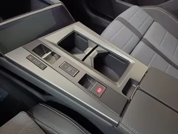 Car image 33