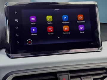 Car image 18