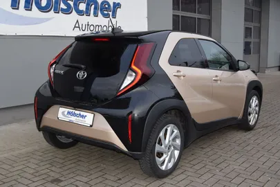 Car image 4