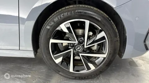 Car image 20
