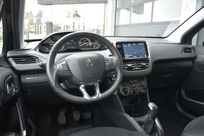 Car image 16