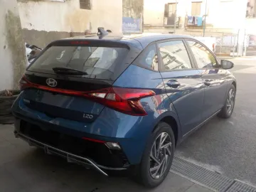 Car image 10