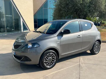 Car image 1