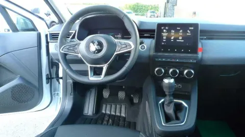 Car image 11