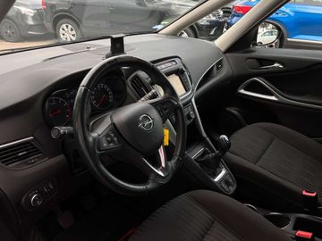 Car image 14