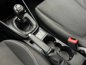 Car image 29