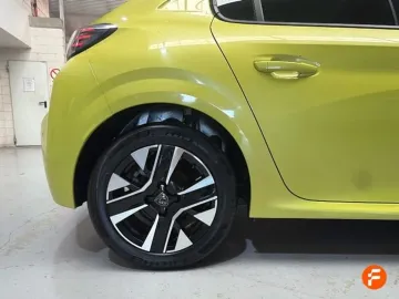 Car image 24