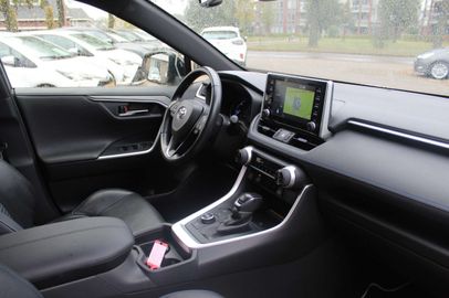 Car image 16