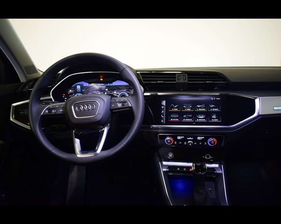 Audi Q3 35 TDI S tronic Advanced Business 110 kW image number 3