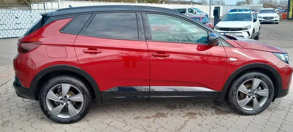 Car image 5