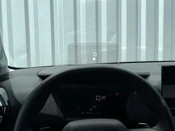 Car image 30
