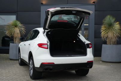 Car image 29