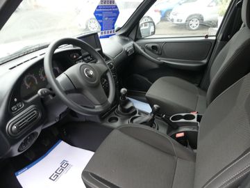 Car image 12