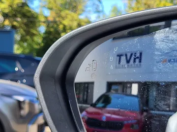 Car image 39