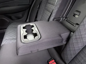 Car image 44
