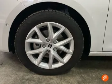 Car image 30