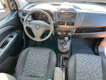 Car image 10