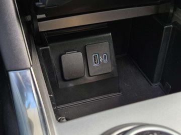 Car image 40