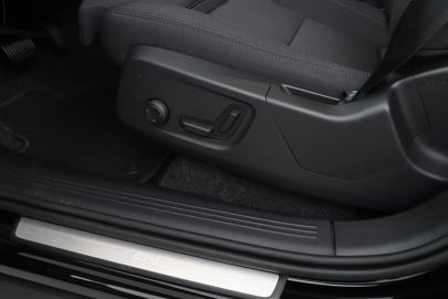 Car image 49