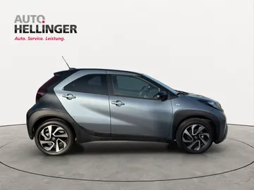 Car image 3