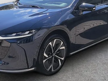 Car image 21