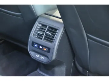 Car image 34