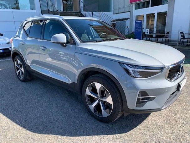 Volvo XC40 B3 Core 120 kW image number 2