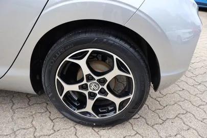 Car image 36