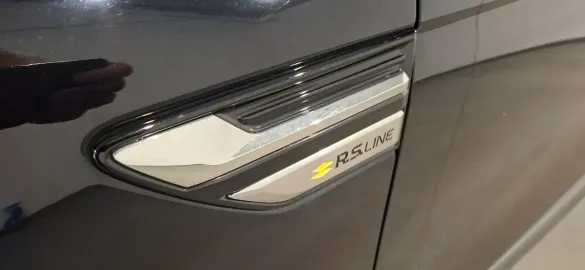 Car image 30