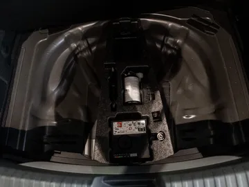 Car image 27