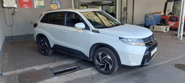 Car image 2