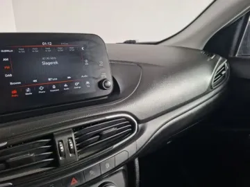 Car image 24