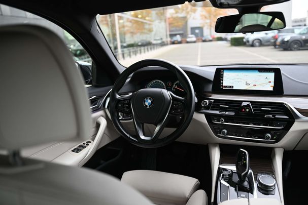 BMW 520i Luxury Line 135 kW image number 25