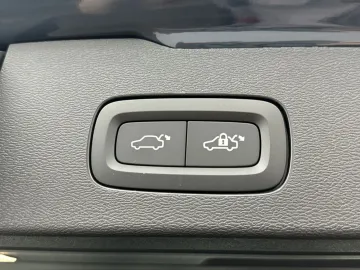 Car image 40