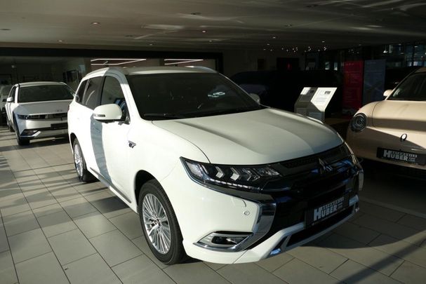 Mitsubishi Outlander 2.4 Plug-In Hybrid Plus 165 kW image number 1