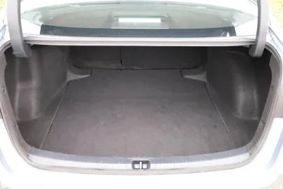 Car image 32