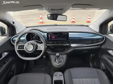 Car image 19