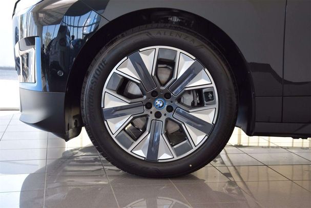 BMW iX xDrive40 240 kW image number 5