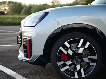 Car image 32
