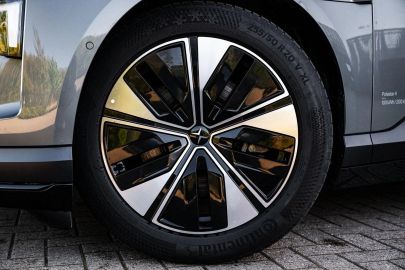 Car image 30