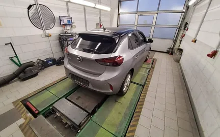 Car image 3