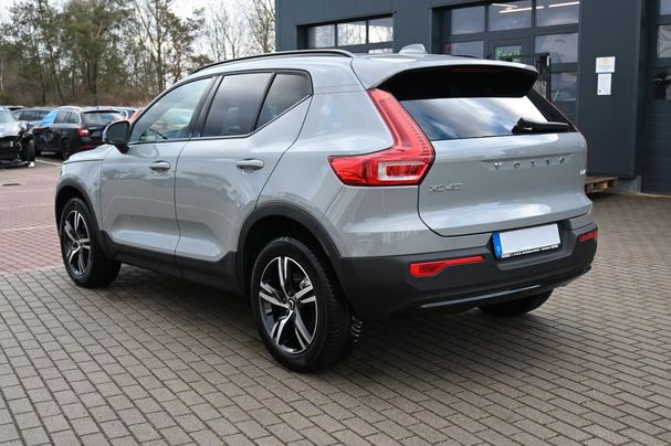 Volvo XC40 B4 155 kW image number 4