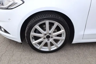 Car image 27